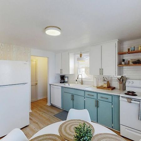 End Zone Escape-Light And Bright Hof Village Home Κάντον Εξωτερικό φωτογραφία