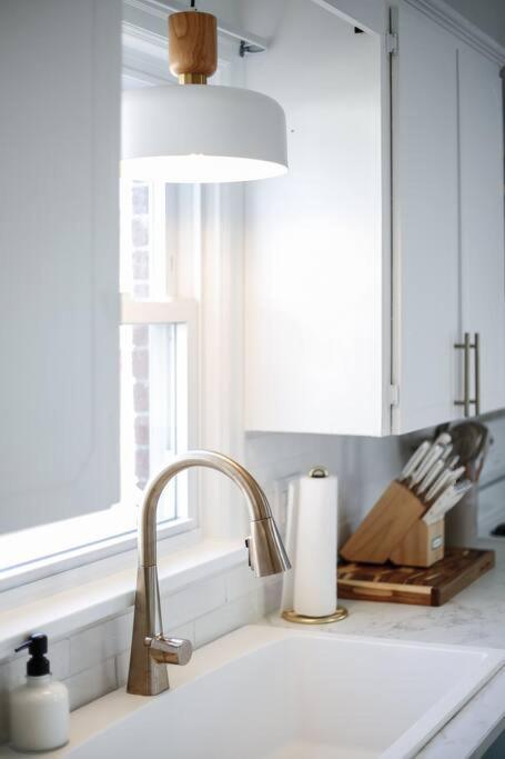 End Zone Escape-Light And Bright Hof Village Home Κάντον Εξωτερικό φωτογραφία