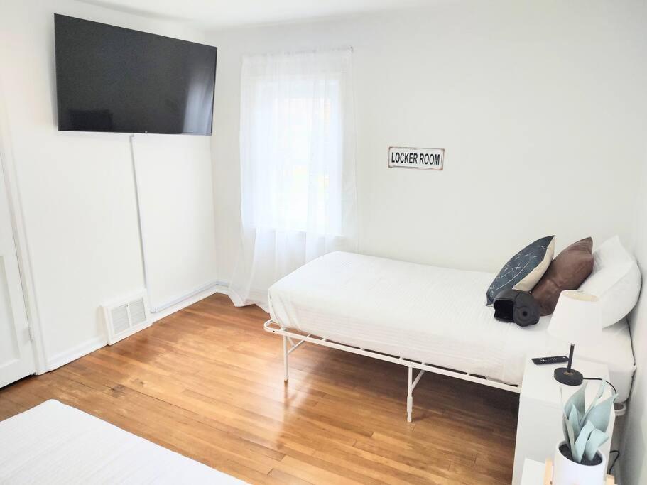 End Zone Escape-Light And Bright Hof Village Home Κάντον Εξωτερικό φωτογραφία
