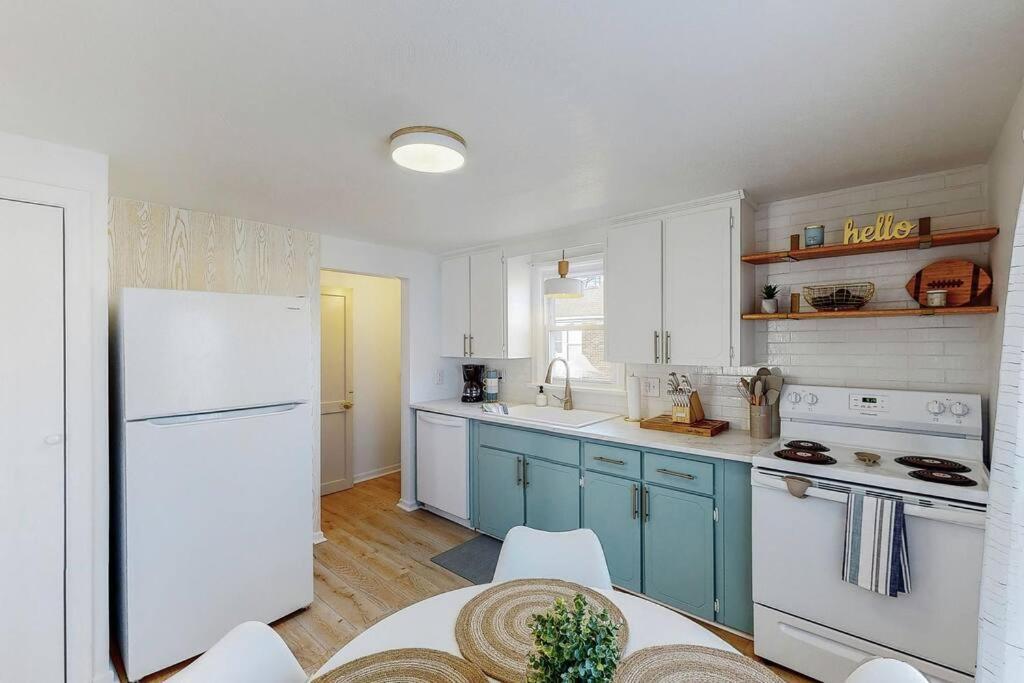 End Zone Escape-Light And Bright Hof Village Home Κάντον Εξωτερικό φωτογραφία